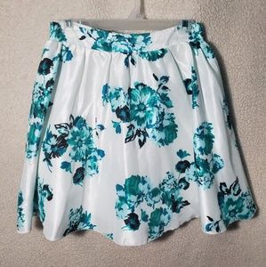Adorable poofy skirt with sewn in petticoat